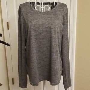 $5 ITEM. Gray top💞 MUST BE BUNDLED WITH AT LEAST TWO OTHER ITEMS